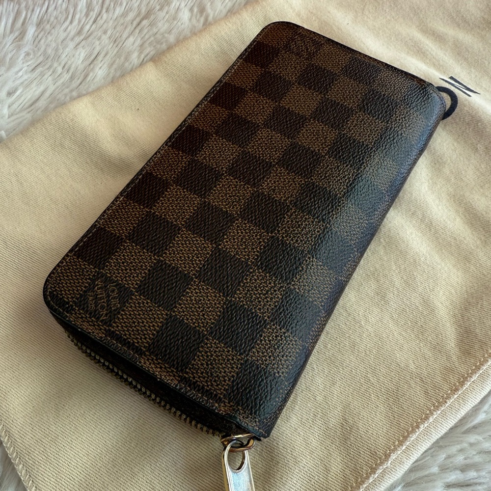 Louis Vuitton Zippy Wallet